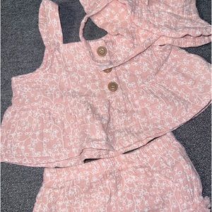 Tahari 3 piece  baby girl summer short set with hat brand new